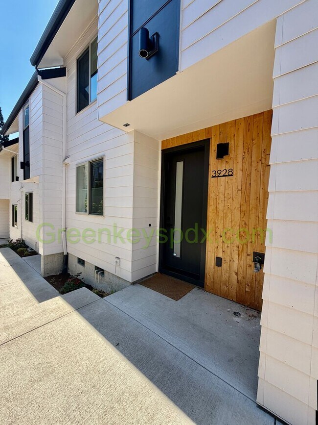 Foto del edificio - Newer 2-Bedroom Townhome for Rent in SE Portland with Private Patio in Walkable Location