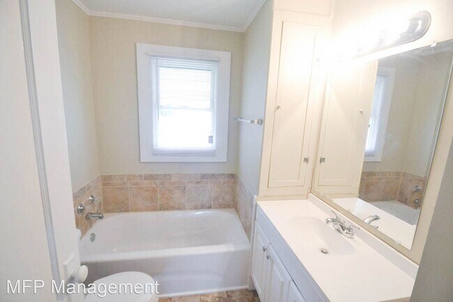 Building Photo - 4 br, 2 bath House - 311 Pineview St