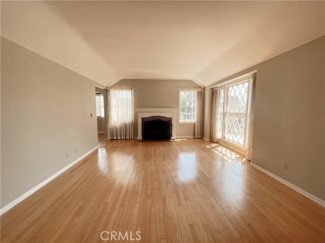 Foto del edificio - 2110 Borden Ave