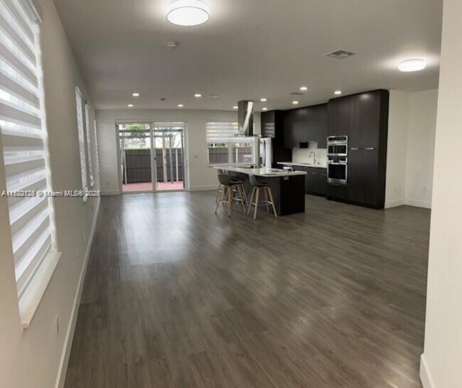 Foto del edificio - 4891 NW 109th Ct