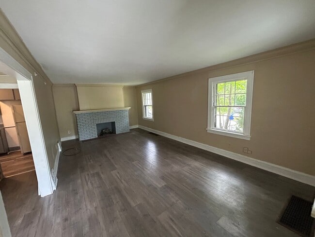 Building Photo - 3633 Cedarbrook Rd