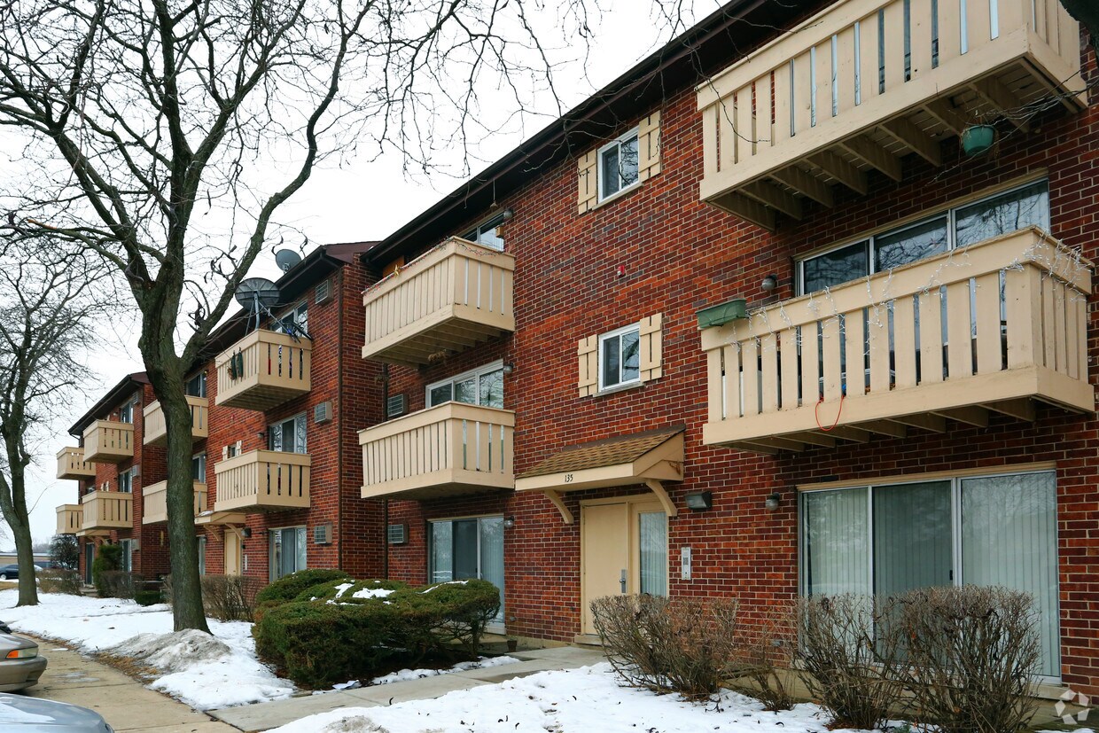 Foto del edificio - 151 Pickwick Dr