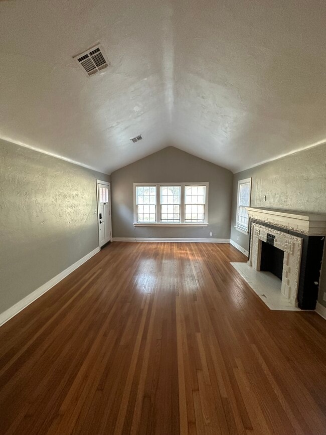 Building Photo - 1015 NW 40th St