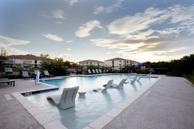 Foto del edificio - 817 Colcord Ave