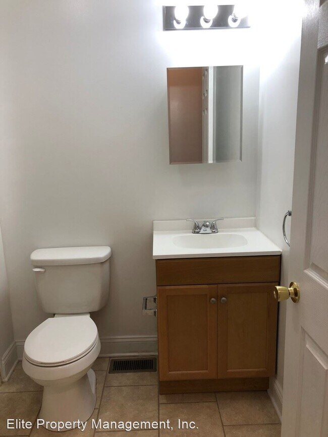 Building Photo - 4 br, 1.5 bath House - 302 Roosevelt Ave.