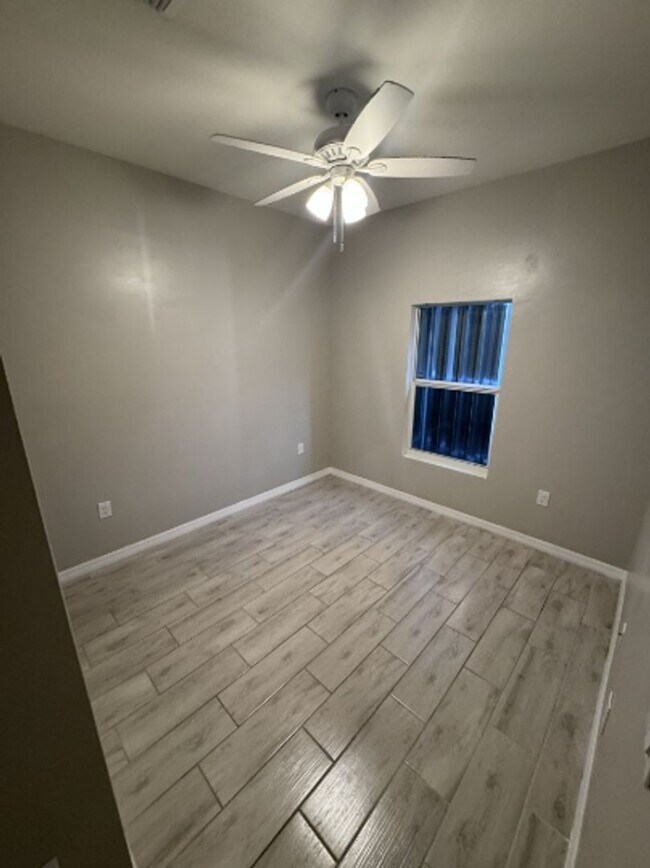 Building Photo - 402 Ne-24 Pl