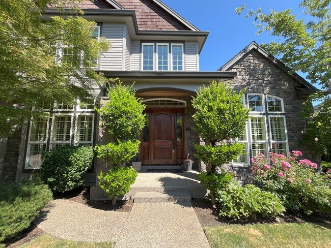 Building Photo - Stunning 4-Bedroom Estate with Grand Inter...