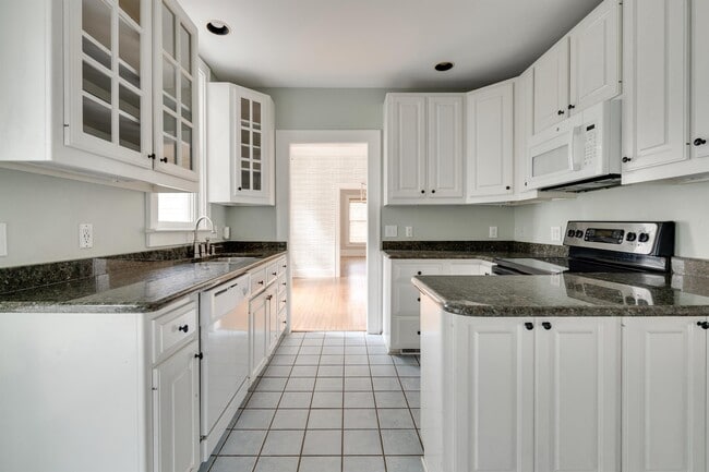 Building Photo - 308 Dixie Trail