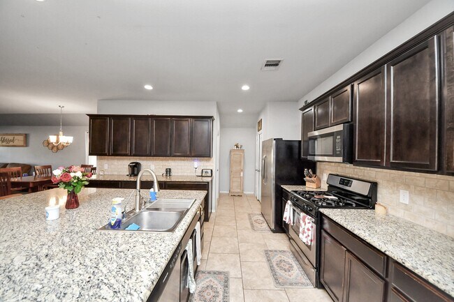 Foto del edificio - 3030 Dripping Springs Ct