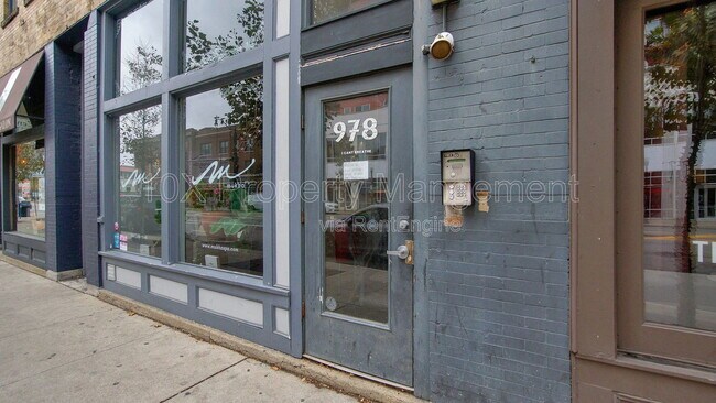 Foto del edificio - 978 N High St