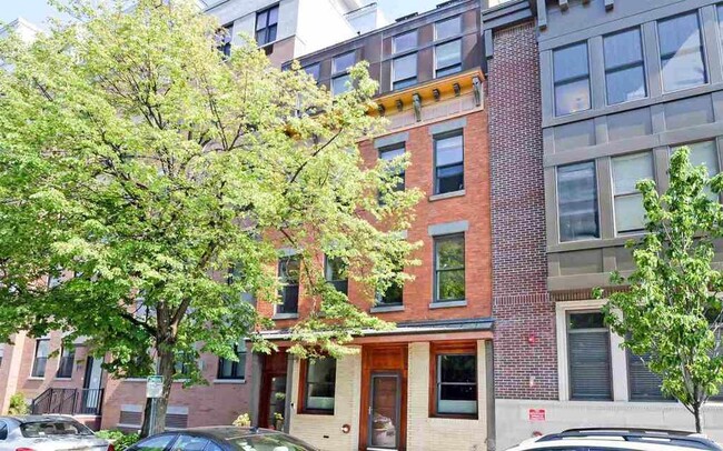 Building Photo - 140 Essex St