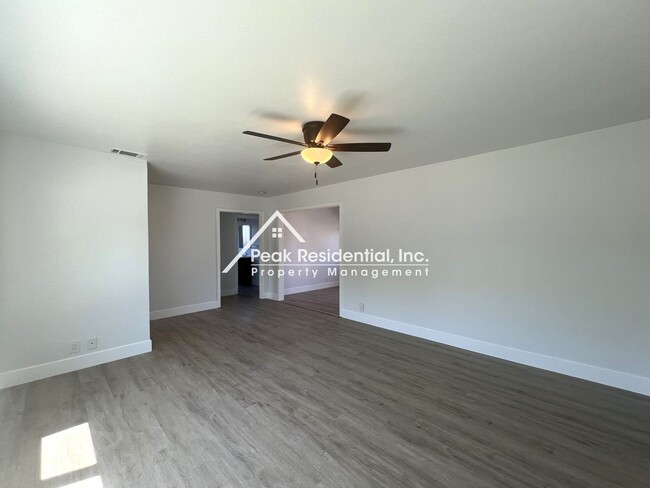 Building Photo - Updated 2bd/1 Tahoe Park Area Home