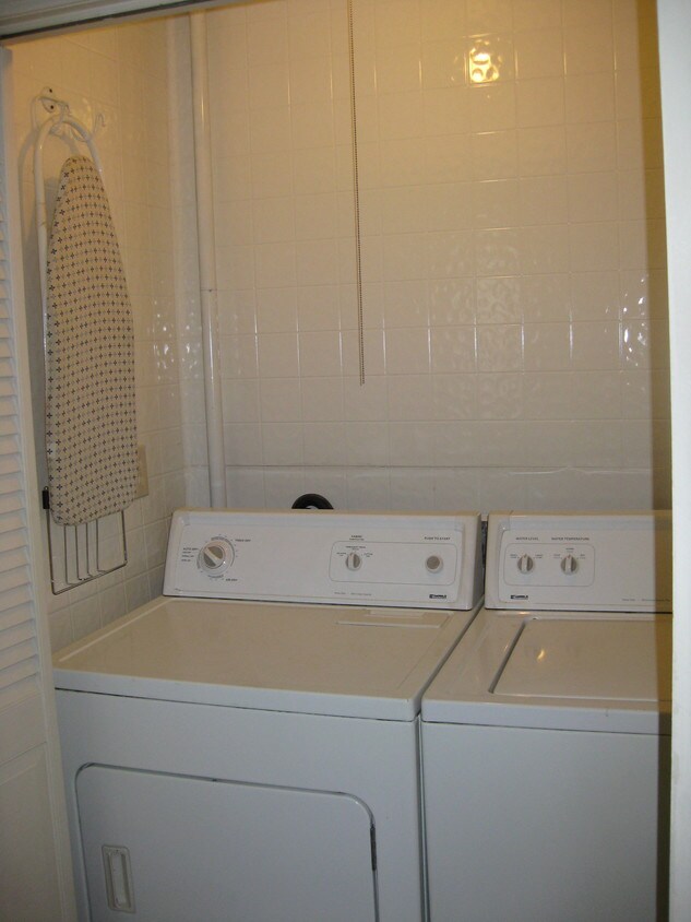 Primary Photo - 2145 N Clifton Ave