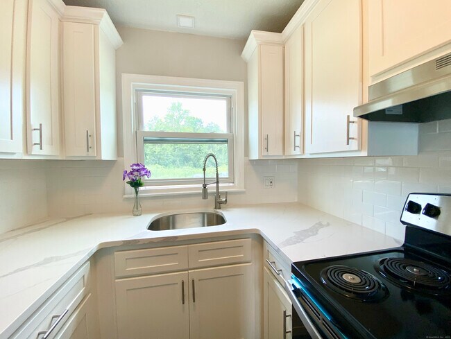 Foto del edificio - 208 Point Beach Dr