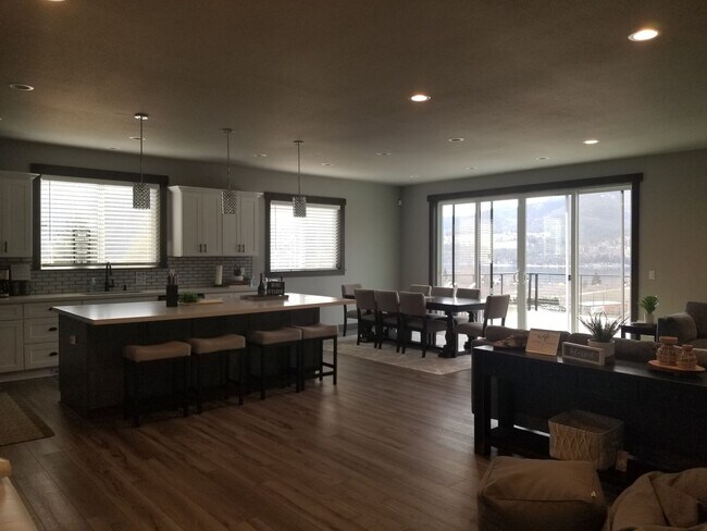Building Photo - Furnished House in Manson - 4 bedroom/3 bath