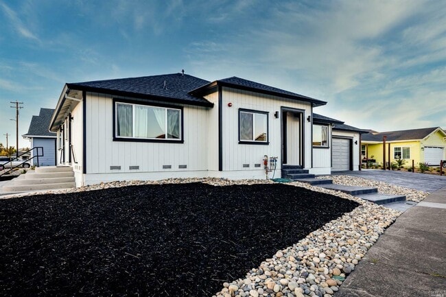 Building Photo - 1327 Crestview Ct