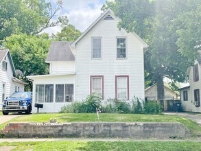Building Photo - 1315 W 5th St