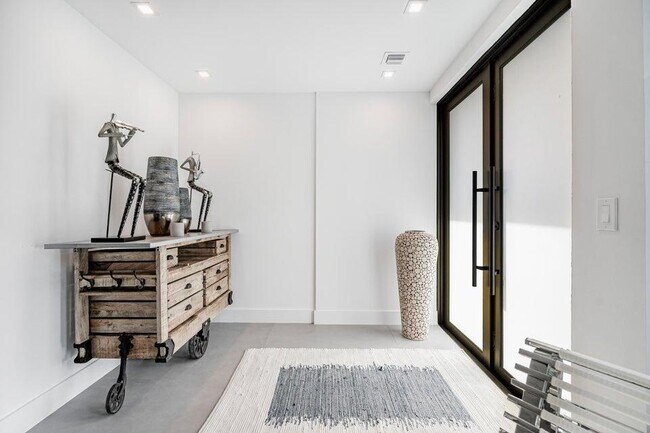 Foto del edificio - 925 NE 6th St