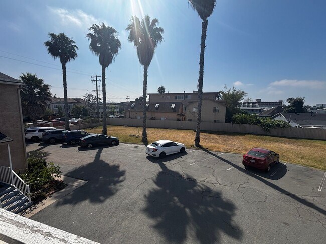 Foto del edificio - Charming and Bright 2 bed 1 bath in Point Loma