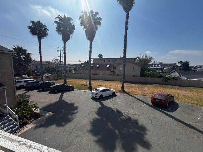 Building Photo - Charming and Bright 2 bed 1 bath in Point Loma