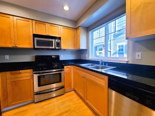 Foto del edificio - Stunning Three Level Townhome in Green Lak...