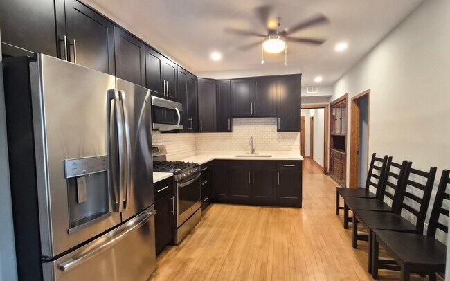 Foto del edificio - 3850 W Belden Ave
