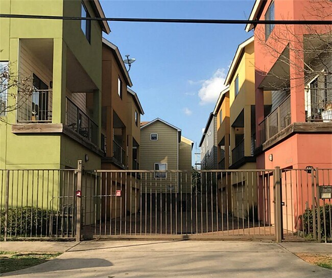 Foto del edificio - 4338 Spencer St