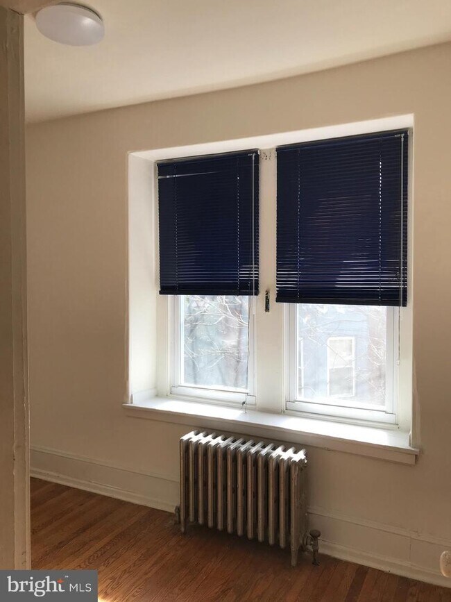 Building Photo - 512 S 47th St