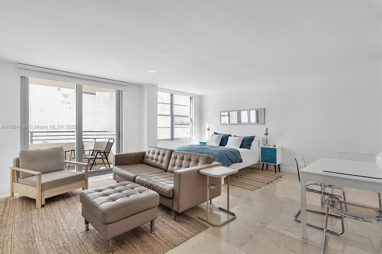 Primary Photo - 5555 Collins Ave