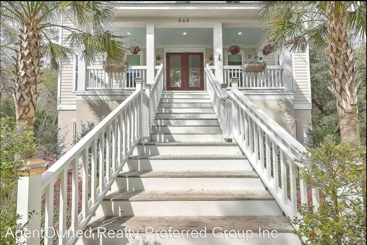Primary Photo - 4 br, 3 bath House - 242 6th Ave