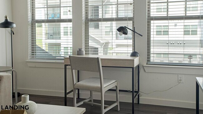 Foto del edificio - 13301 Dessau Rd