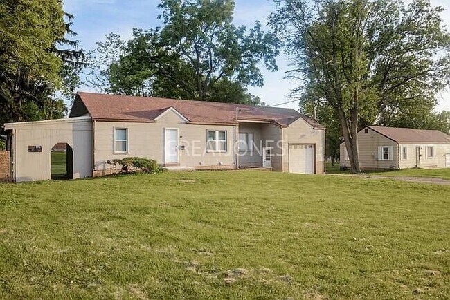 Foto del edificio - 10900 Pear Tree Ln