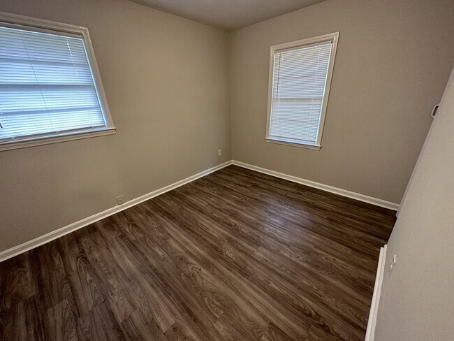 Foto del edificio - 5884 Ash St