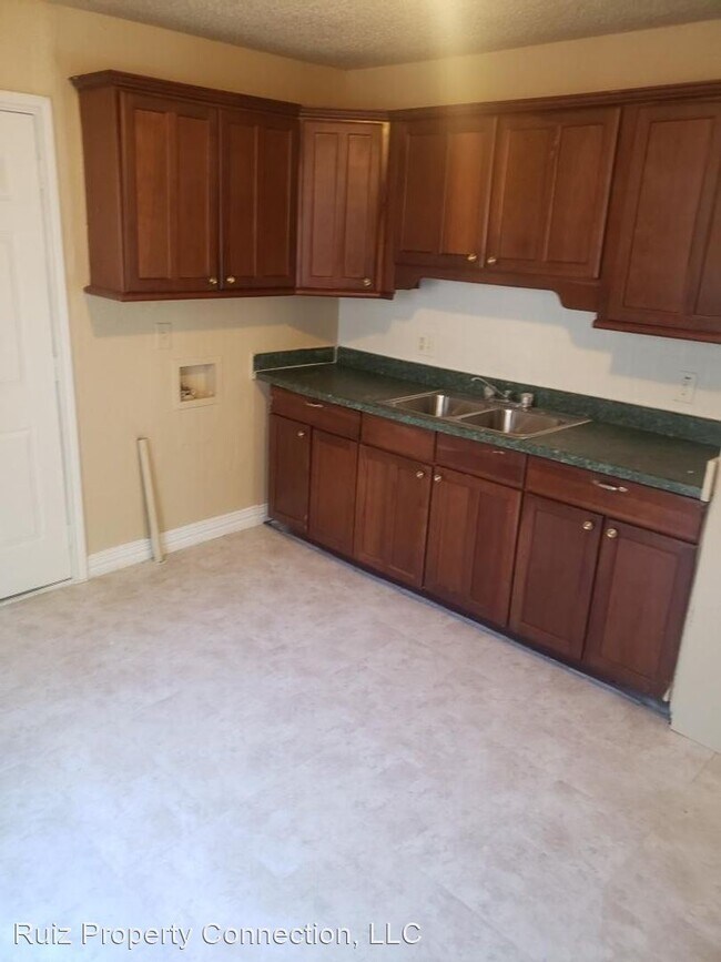 Foto del edificio - 2 br, 1 bath House - 5732 Houghton Ave