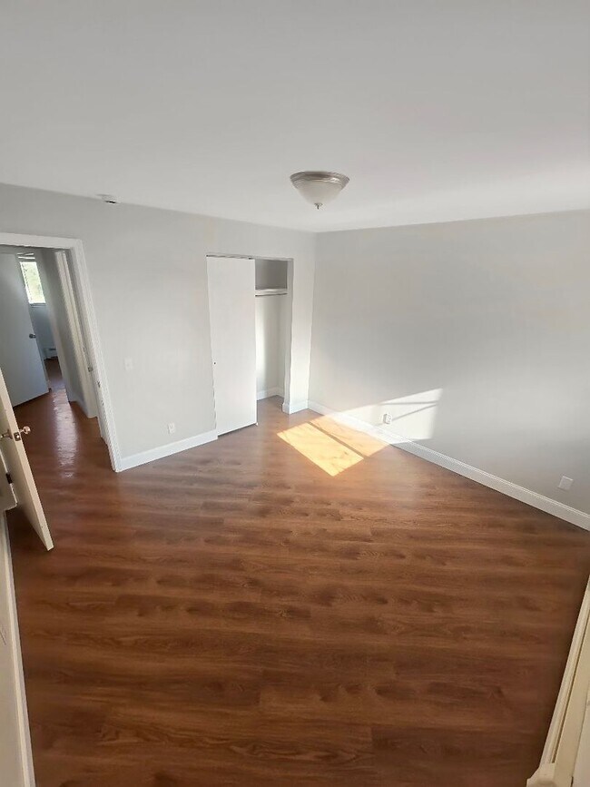 Foto del edificio - 136 N Lake St