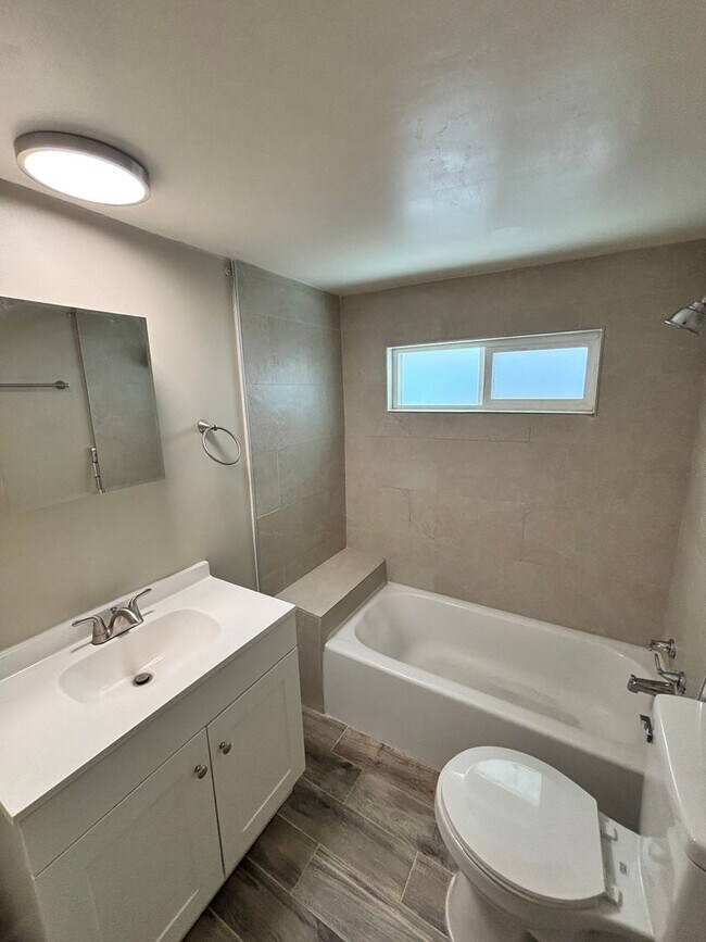 Foto del edificio - Available Now!