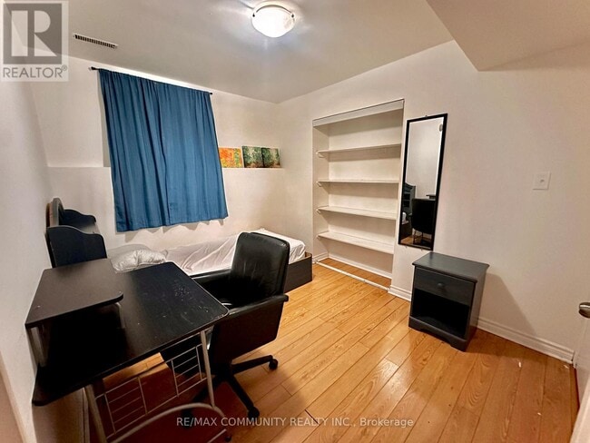 Photo du bâtiment - 54 Emcarr Dr