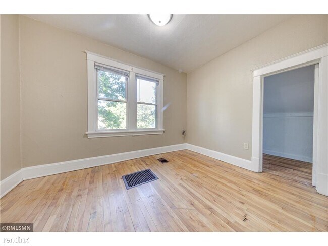 Foto del edificio - Room for Rent, 1 bath House - 3842 Fremont...
