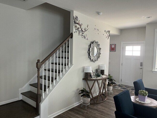Building Photo - 4 Bedroom Townhome in Cary