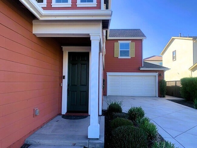 Building Photo - GORGEOUS 4 BED 3BATH HOME - DOWNSTAIRS BED...