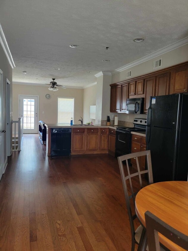 611 Peach St, D'Iberville, MS 39540 Townhome Rentals in D'Iberville