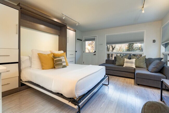 Foto del edificio - 900 E Hopkins Ave