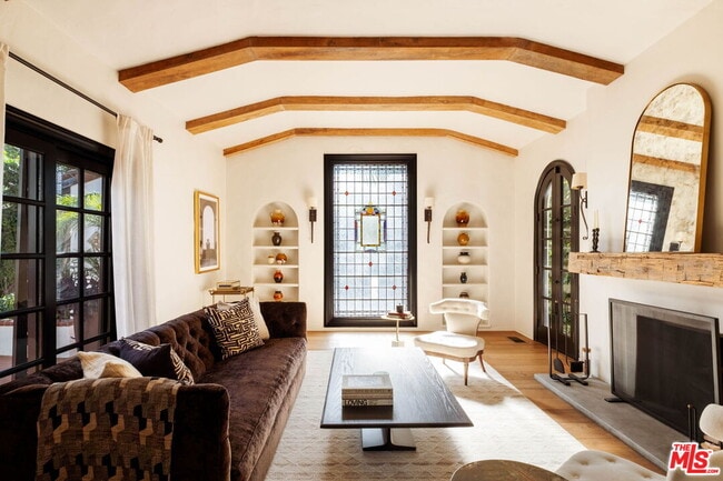 Building Photo - 6677 Maryland Dr