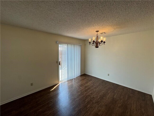 Building Photo - 314 S 11th Pl