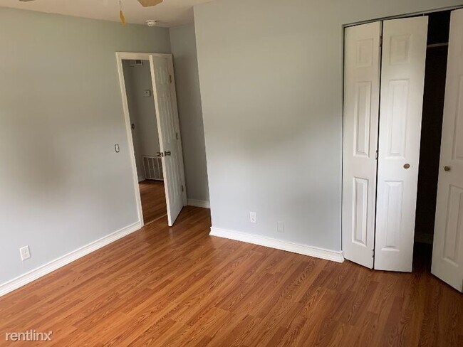 Building Photo - 3 br, 1 bath House - 1516 W Robinhood Dr