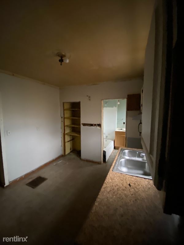 Building Photo - 2 br, 1 bath House - 233 N Hawkins Ave A U...