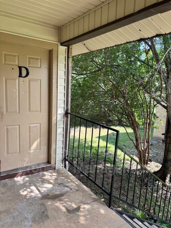 Building Photo - 249 Craddock Ave