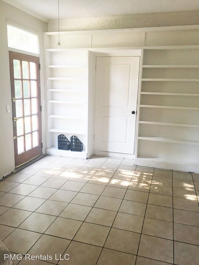 Foto del edificio - 5 br, 2 bath Room For Rent - 204 Marvin
