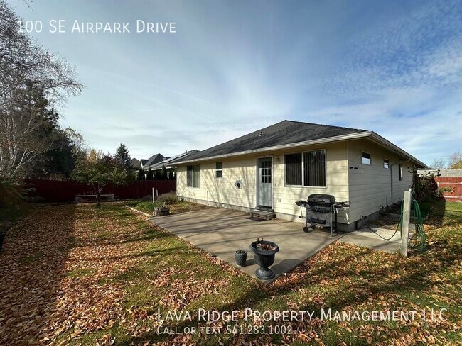 Building Photo - 100 SE Airpark Dr