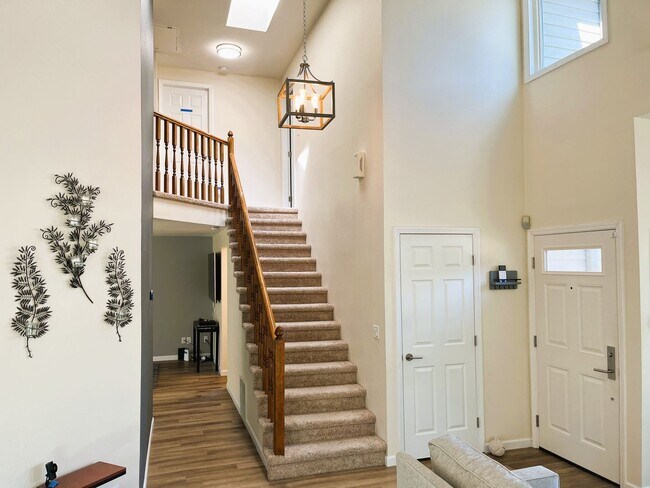 Building Photo - Bright & Spacious 3-Bedroom Home – Ideal f...